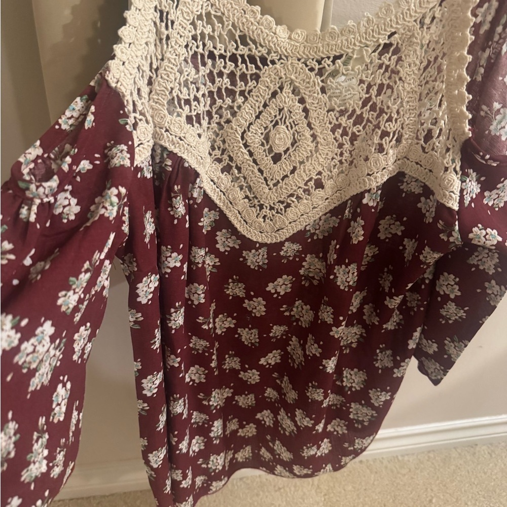 SHUN Burgundy Floral Crochet Women's Blouse - Picture 4 of 4